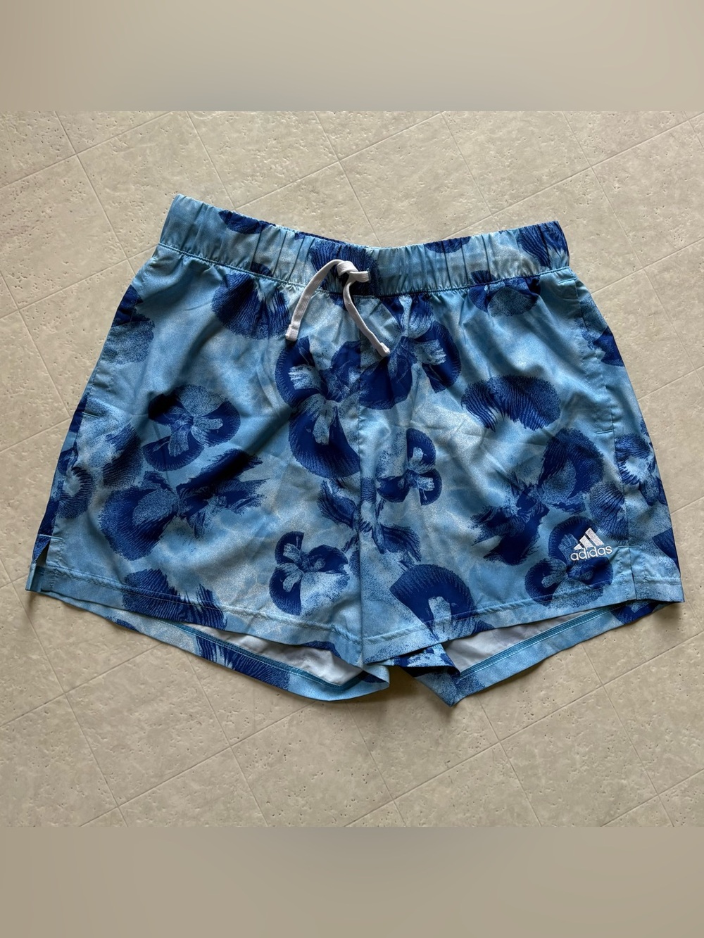 Adidas Women's Shorts Blue Floral Pattern Size L Mesh Lined Pockets Drawstring